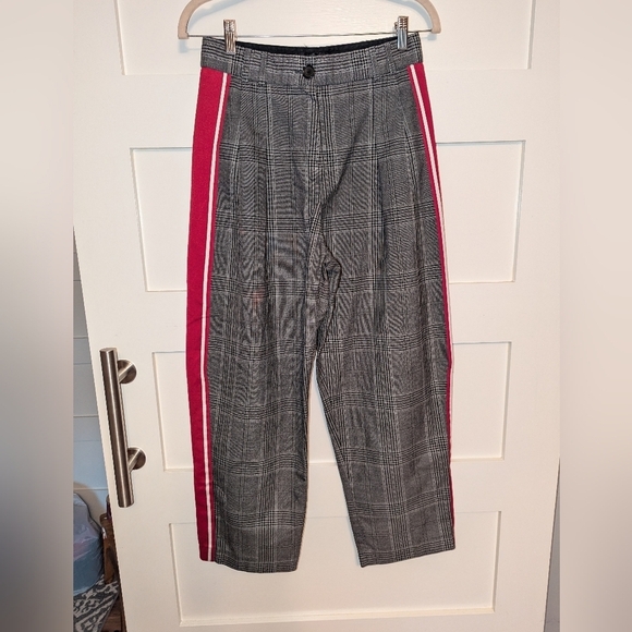 Women's Tara Jarmon pinstripe gray trousers size 28.